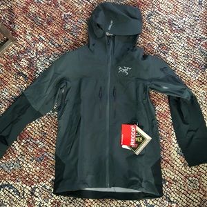NWT Ski Jacket with GORE-TEX PERFORMANCE 🏂🎿